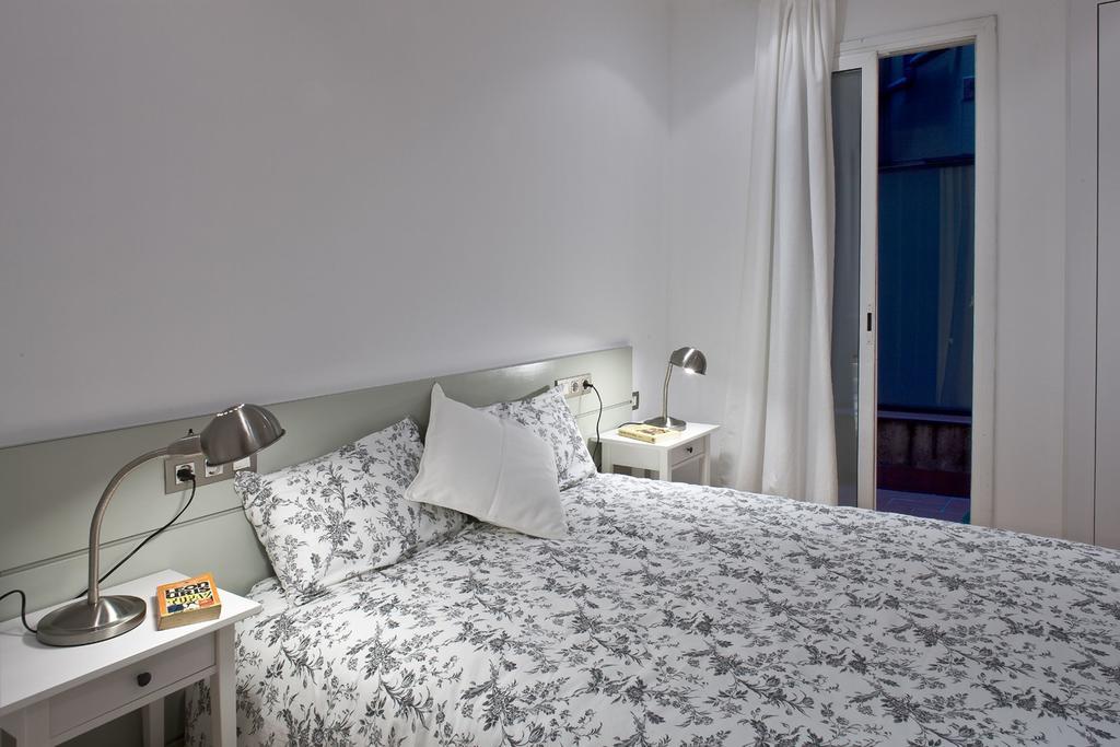 Ferienwohnung Flateli Urquinaona Barcelona Zimmer foto