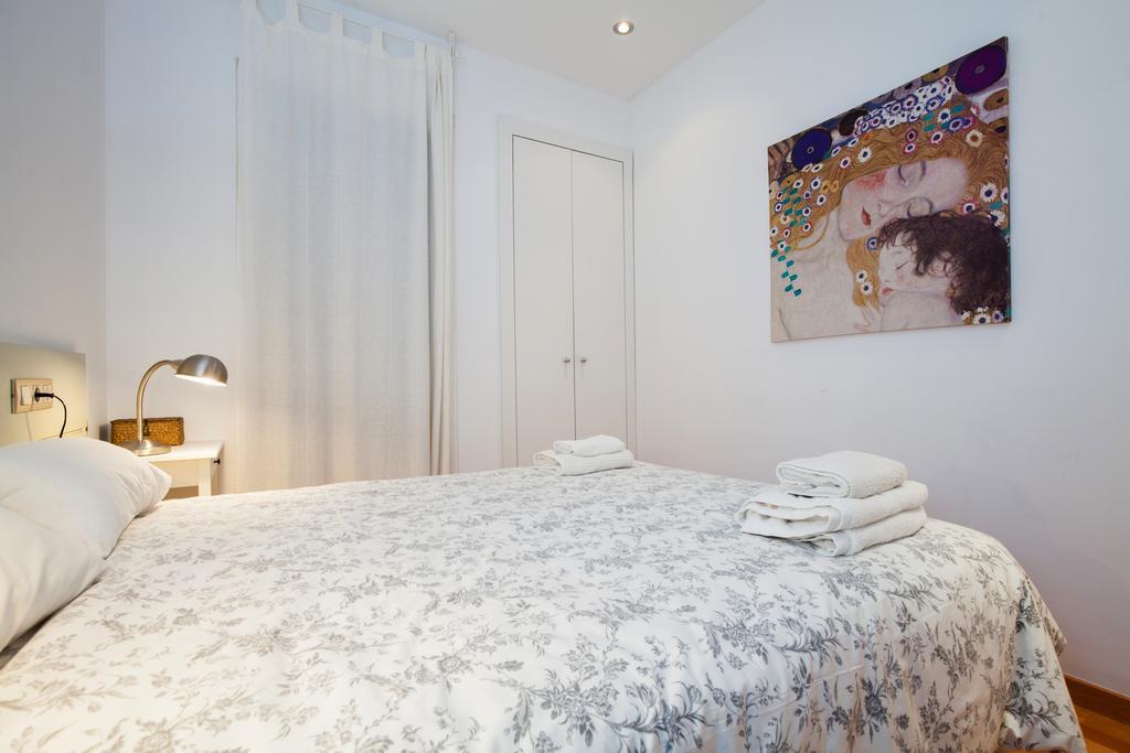 Ferienwohnung Flateli Urquinaona Barcelona Exterior foto